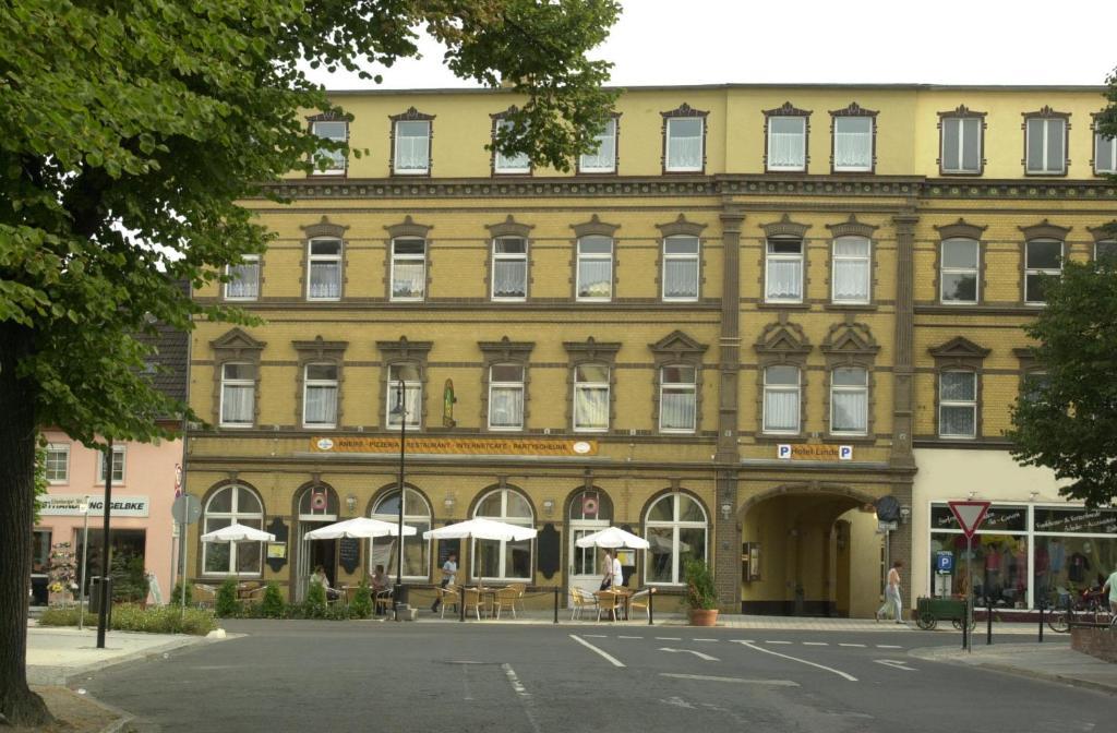 Hotel-Pension Grüne Linde Delitzsch Exterior foto